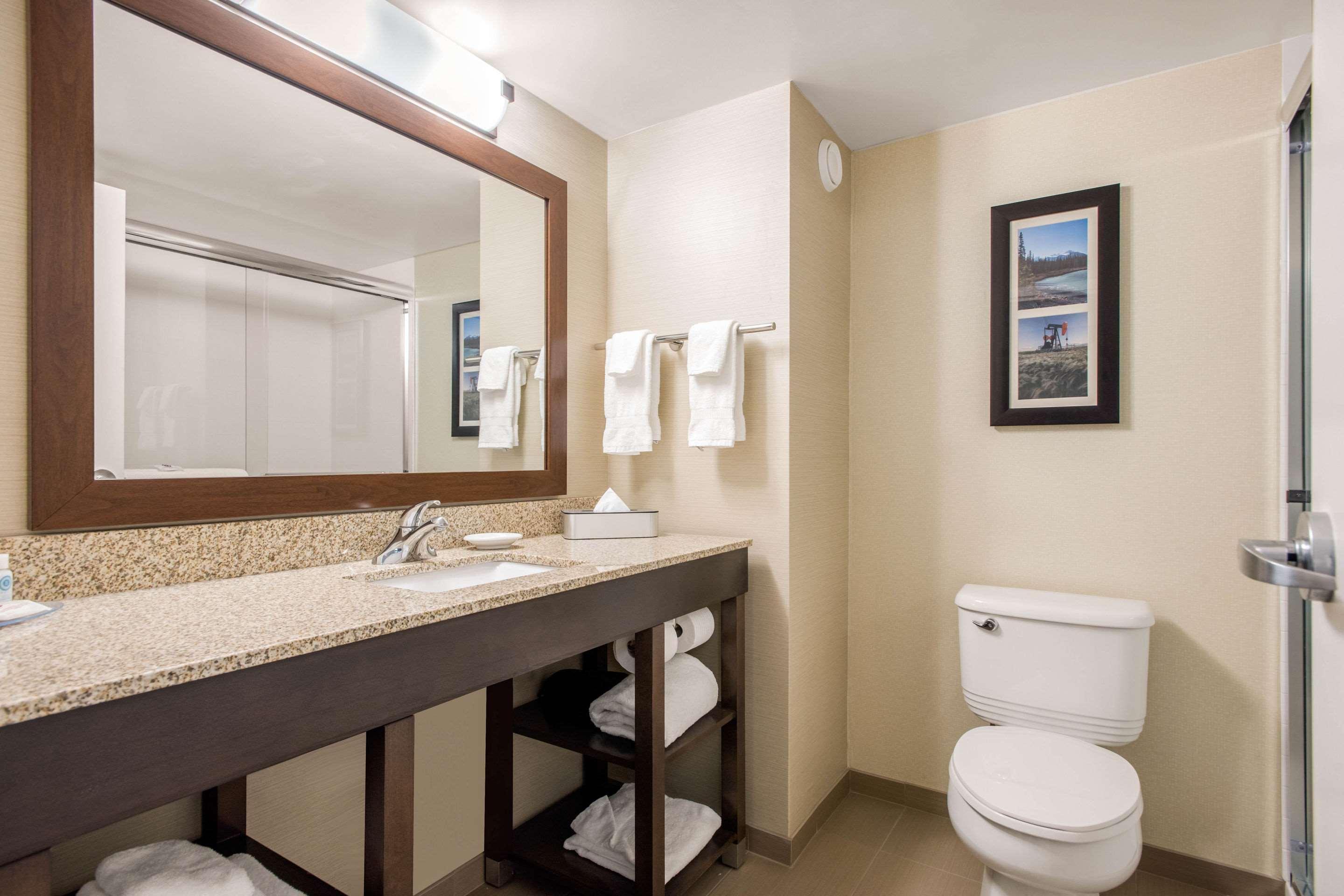 Comfort Inn & Suites Red Deer Exterior foto