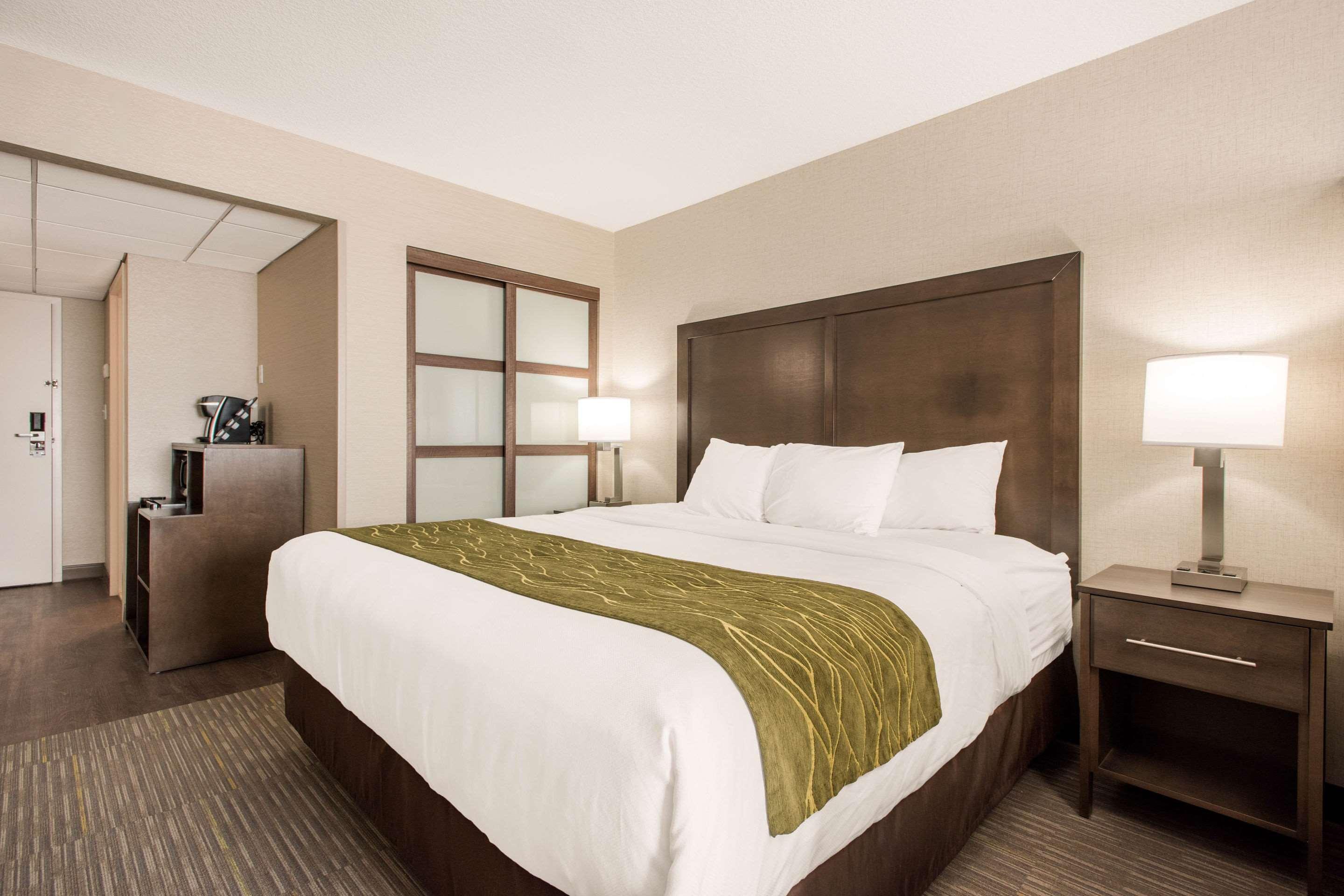 Comfort Inn & Suites Red Deer Exterior foto