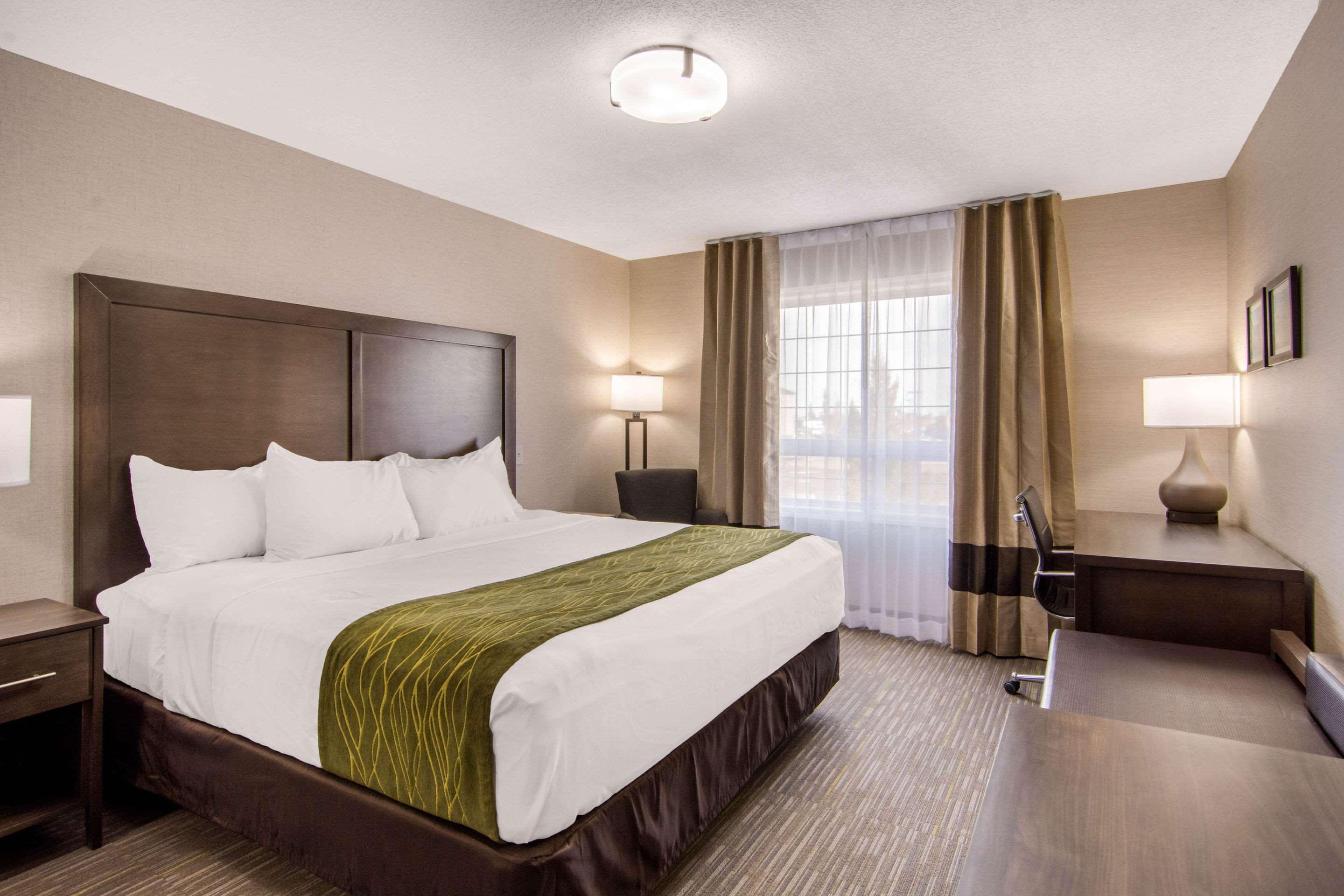 Comfort Inn & Suites Red Deer Exterior foto