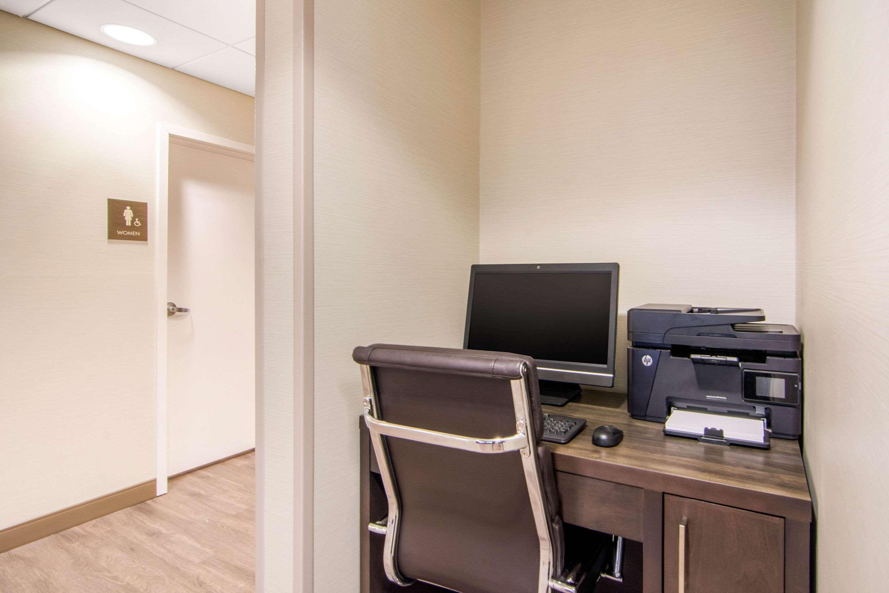 Comfort Inn & Suites Red Deer Exterior foto