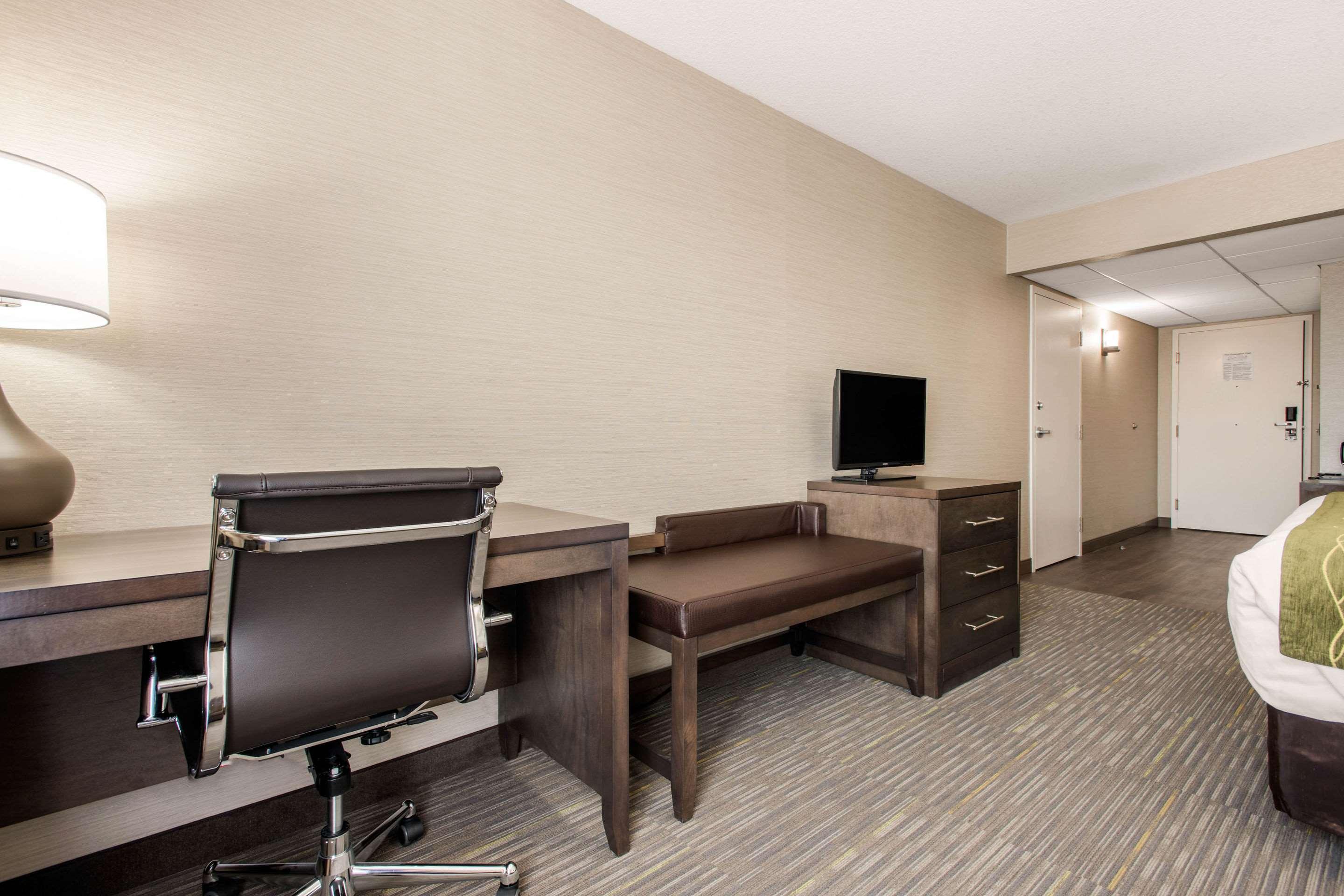 Comfort Inn & Suites Red Deer Exterior foto